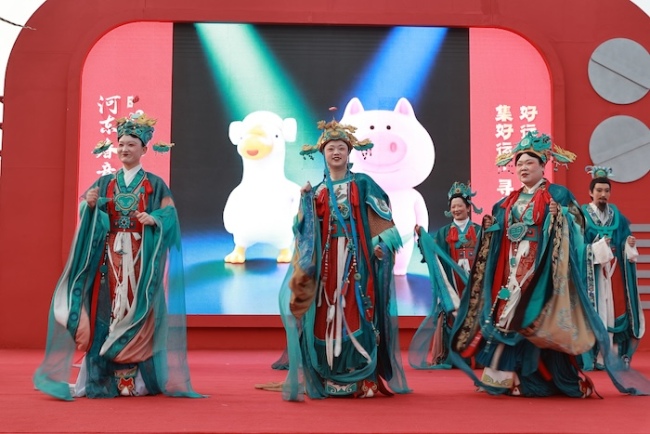 好运之城过大年嘉多网，七彩新春热闹缤纷
